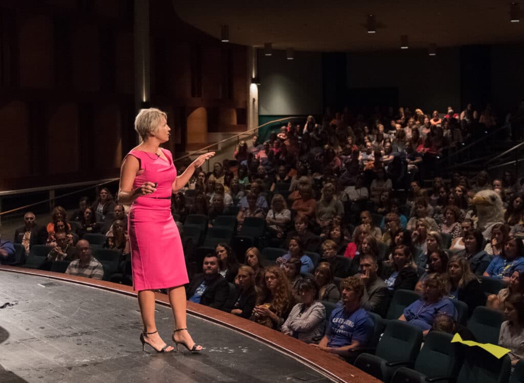 Kim Strobel on Stage as a keynote speaker