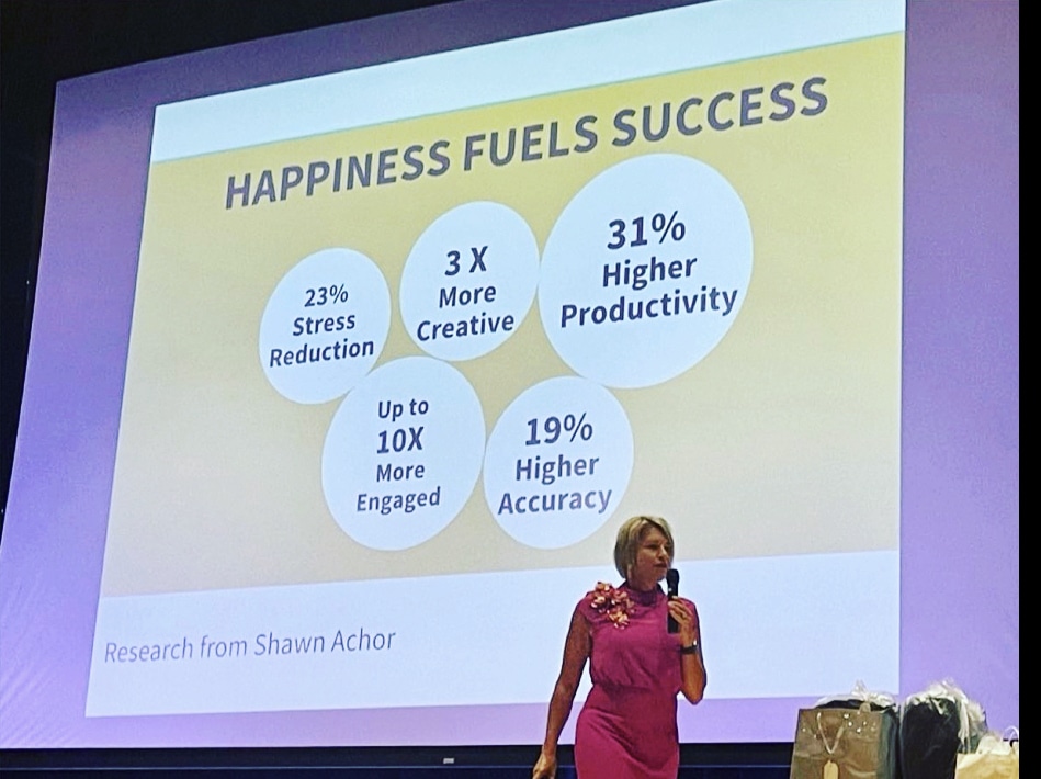 Kim Strobel on Stage performing a keynote speech