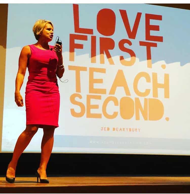 Kim Strobel on Stage as a keynote speaker