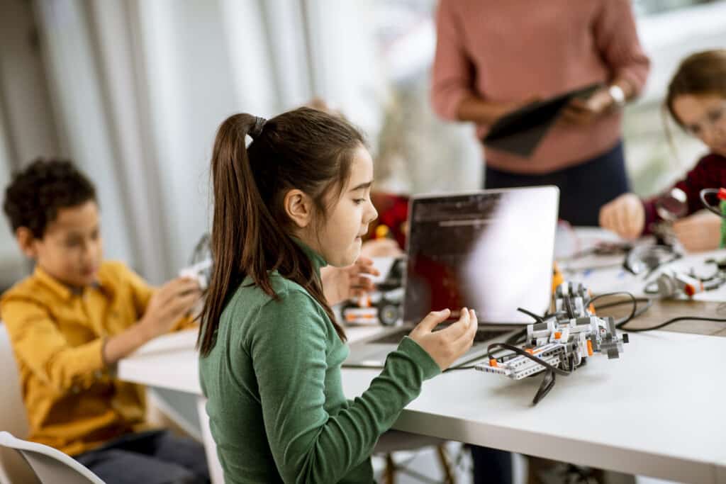 building robotics in classroom for active learning activity in classroom