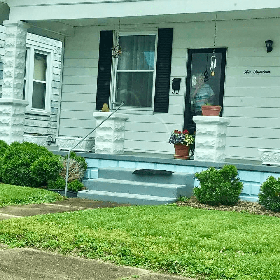 house-grandmother-visit